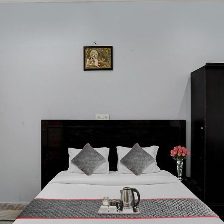 Отель Collection O Samira Residency Near Botanic Garden Of Indian Republic Нойда Экстерьер фото
