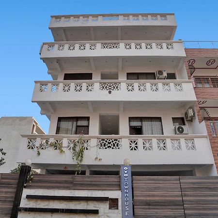 Отель Collection O Samira Residency Near Botanic Garden Of Indian Republic Нойда Экстерьер фото