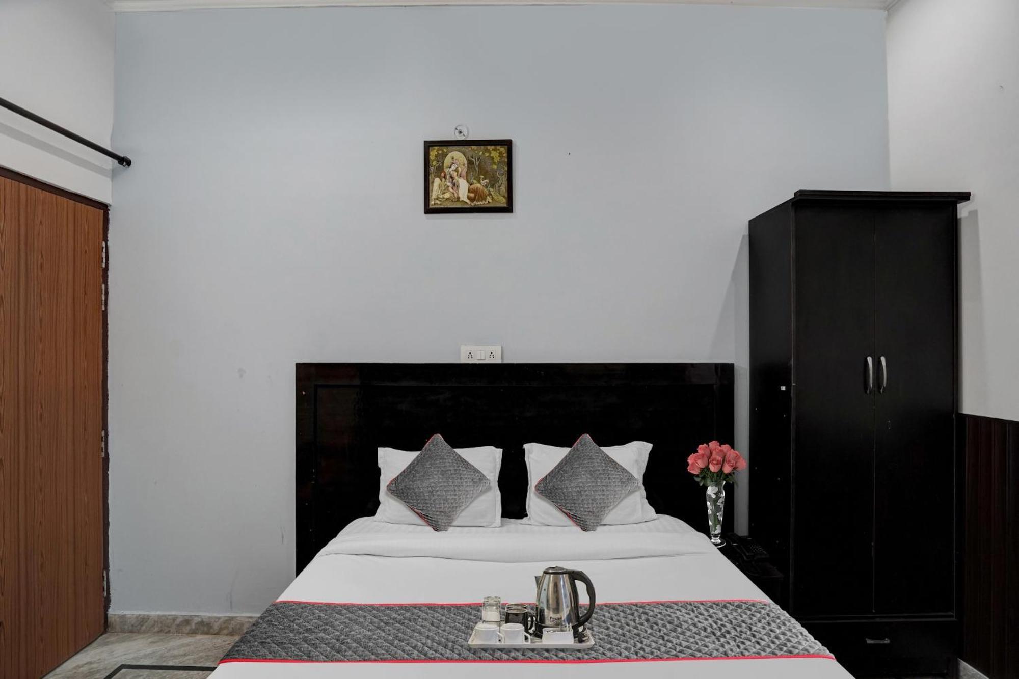 Отель Collection O Samira Residency Near Botanic Garden Of Indian Republic Нойда Экстерьер фото
