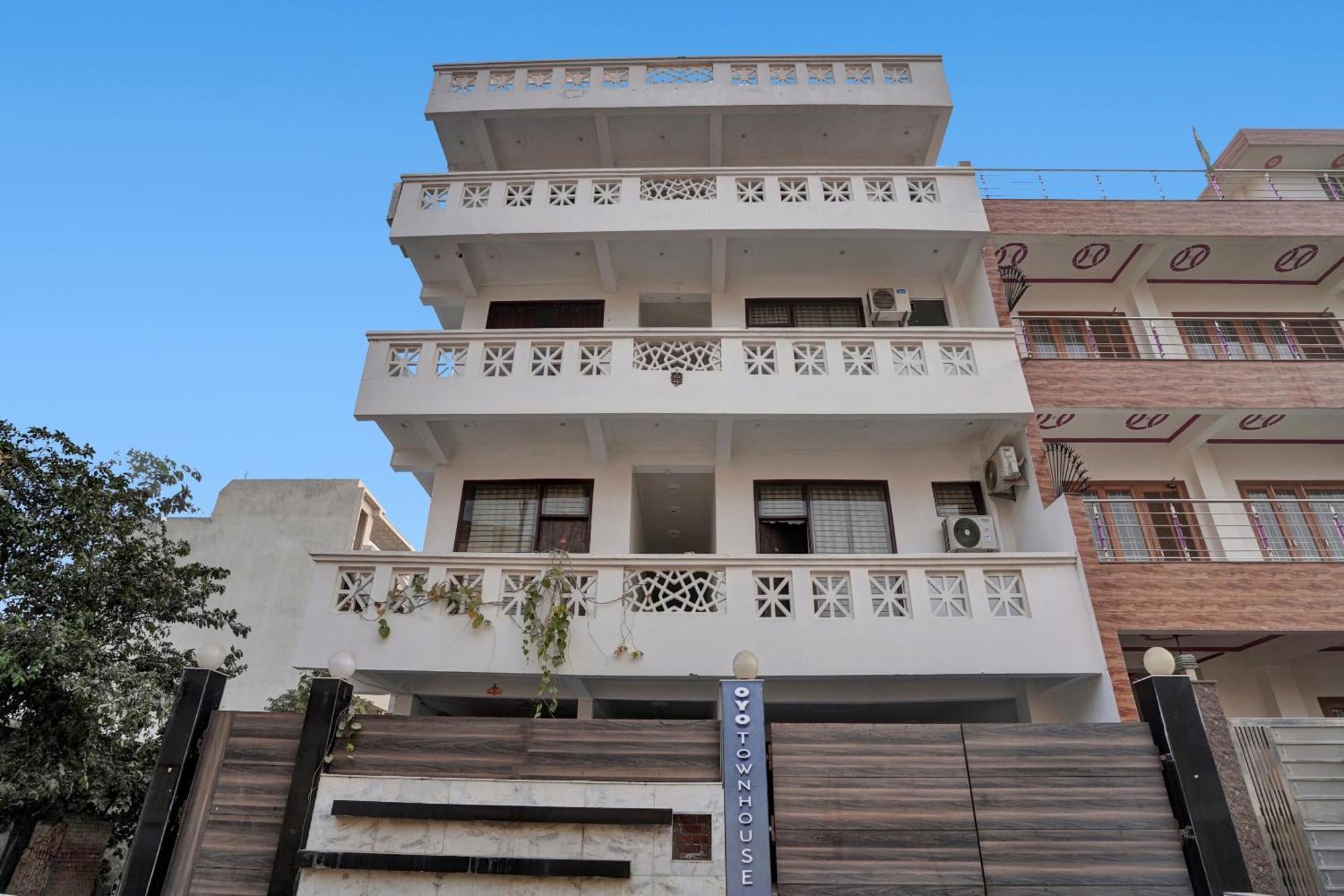 Отель Collection O Samira Residency Near Botanic Garden Of Indian Republic Нойда Экстерьер фото