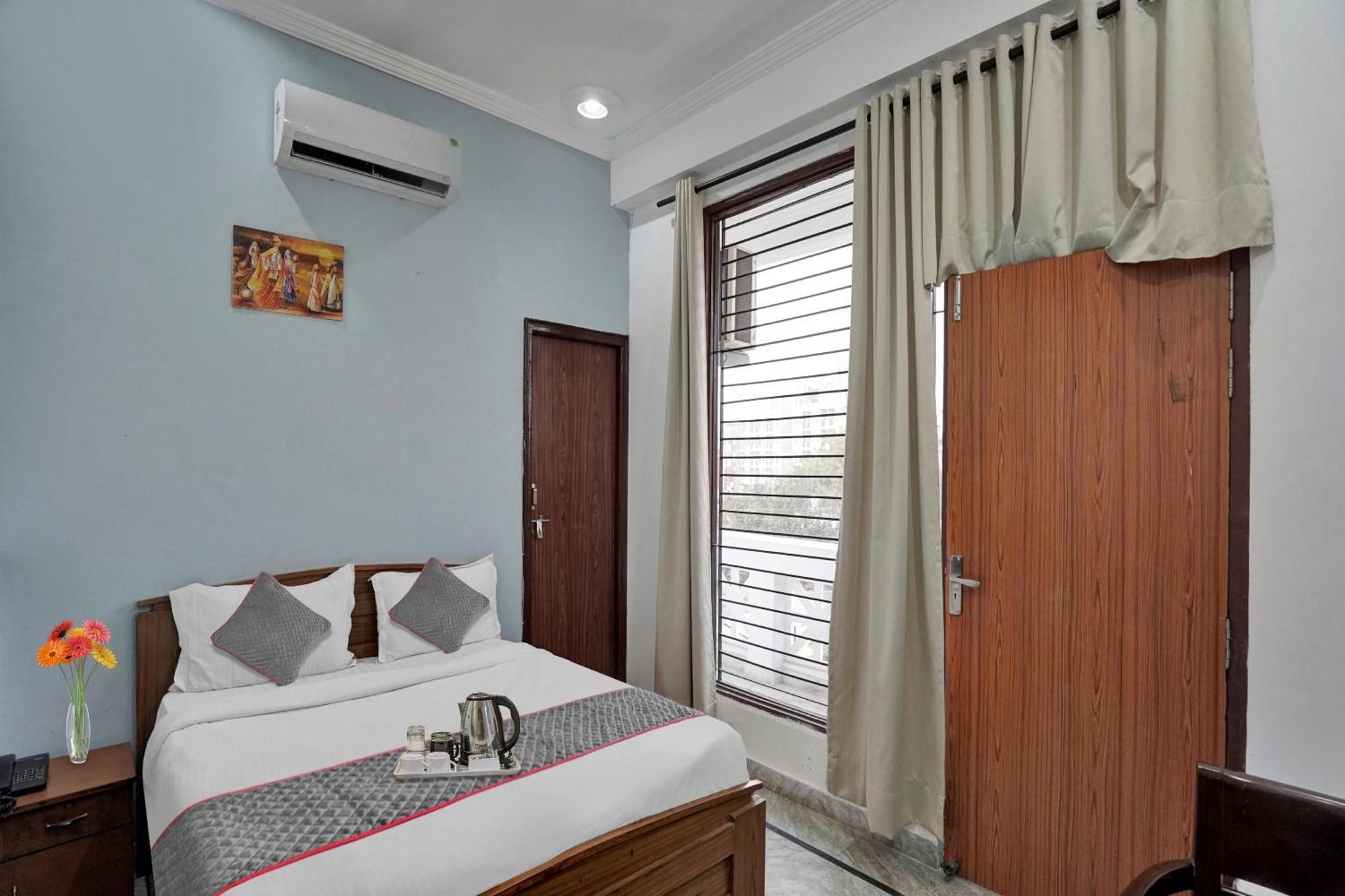 Отель Collection O Samira Residency Near Botanic Garden Of Indian Republic Нойда Экстерьер фото